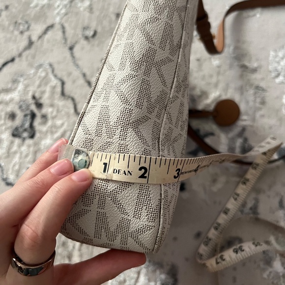 Michael Kors Crossbody Jet Set Large Messenger Bag - Picture 8 of 9